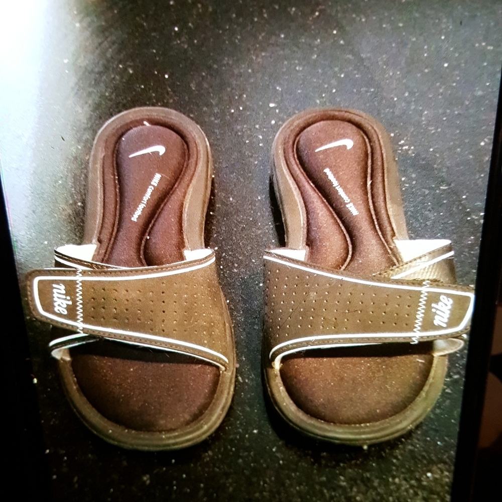 NIKE COMFORT FOOTBED Adjustable Slide-ons. Size 10